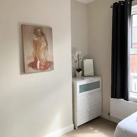 The Racecourse - Quaint Victorian With Free Parking *