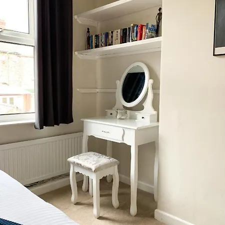 The Racecourse - Quaint Victorian With Free Parking * York