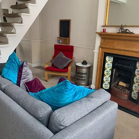The Racecourse - Quaint Victorian With Free Parking Holiday home *