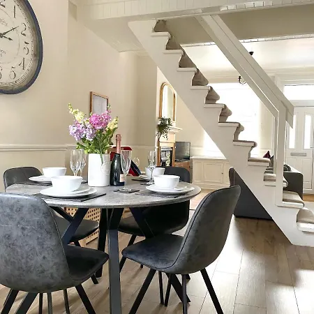 The Racecourse - Quaint Victorian With Free Parking Hébergement de vacances