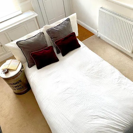 The Racecourse - Quaint Victorian With Free Parking York