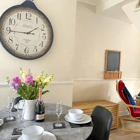 Hébergement de vacances The Racecourse - Quaint Victorian With Free Parking