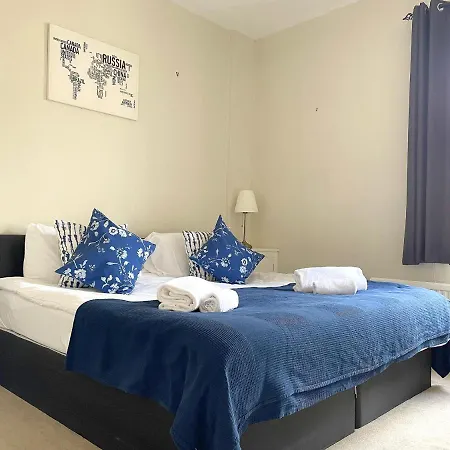 The Racecourse - Quaint Victorian With Free Parking