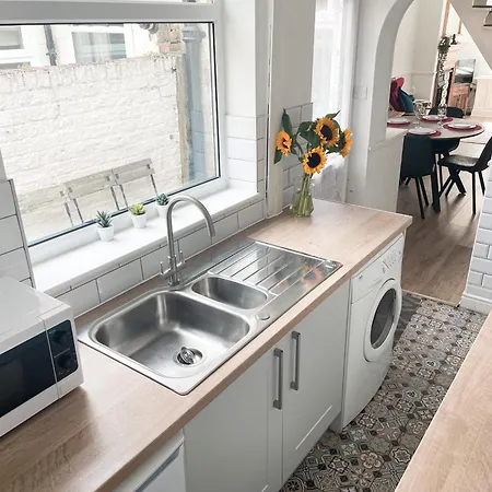 The Racecourse - Quaint Victorian With Free Parking Hébergement de vacances