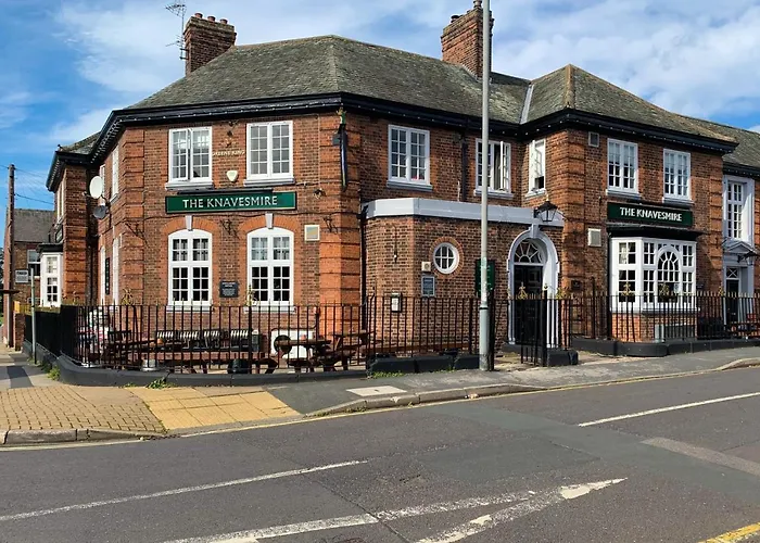 The Racecourse - Quaint Victorian With Free Parking