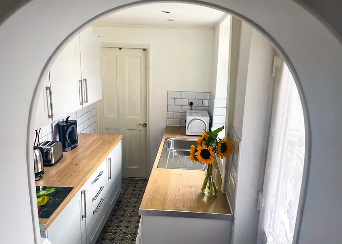 The Racecourse - Quaint Victorian With Free Parking *