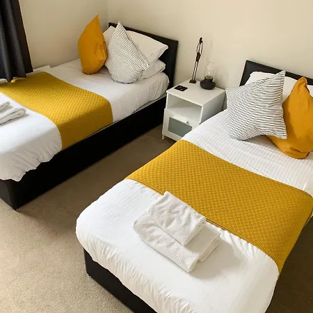 The Racecourse - Quaint Victorian With Free Parking *