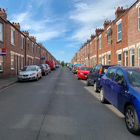 The Racecourse - Quaint Victorian With Free Parking *