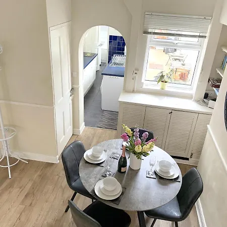 The Racecourse - Quaint Victorian With Free Parking Дом отдыха *